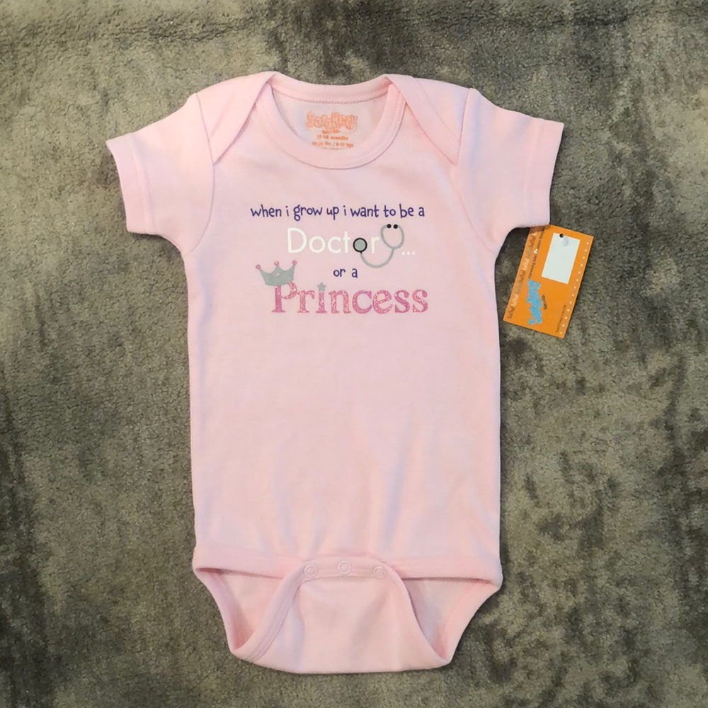 When I grow up I want to be a dr/princess onesie 12-18m